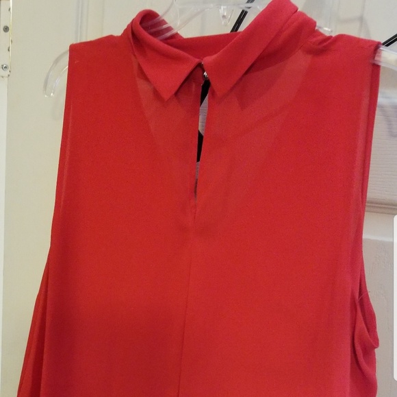 Hi Lo Sleeveless Blouse - Picture 3 of 4